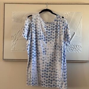 Woman Within Women's Cold Shoulder Short Sleeve White w/ Blue Star Top SZ L18/20